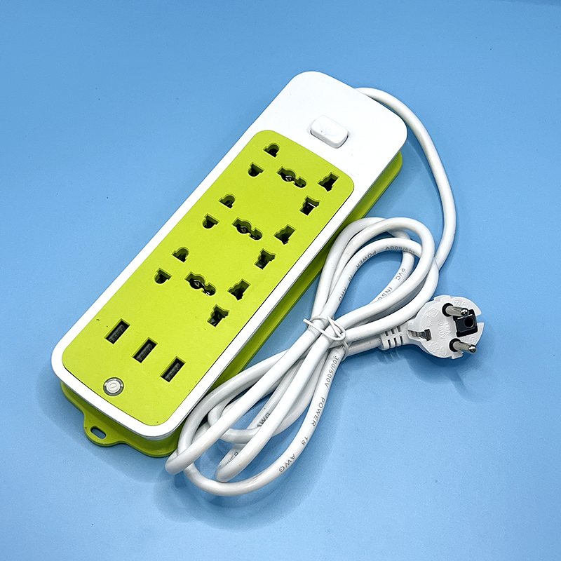 AJ-760  Universal Power Strip with USB Ports